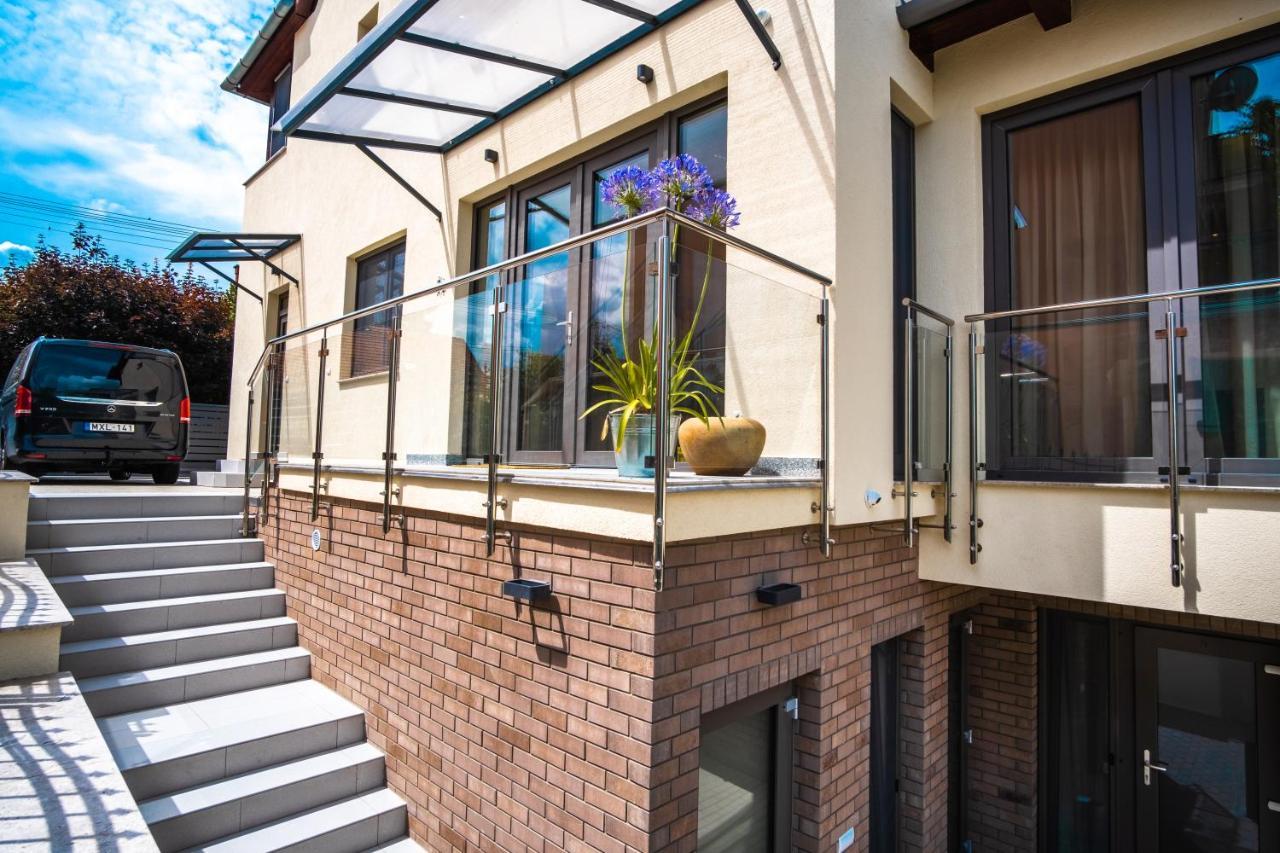 Kiss-Henezi Guest House Keszthely Exterior photo