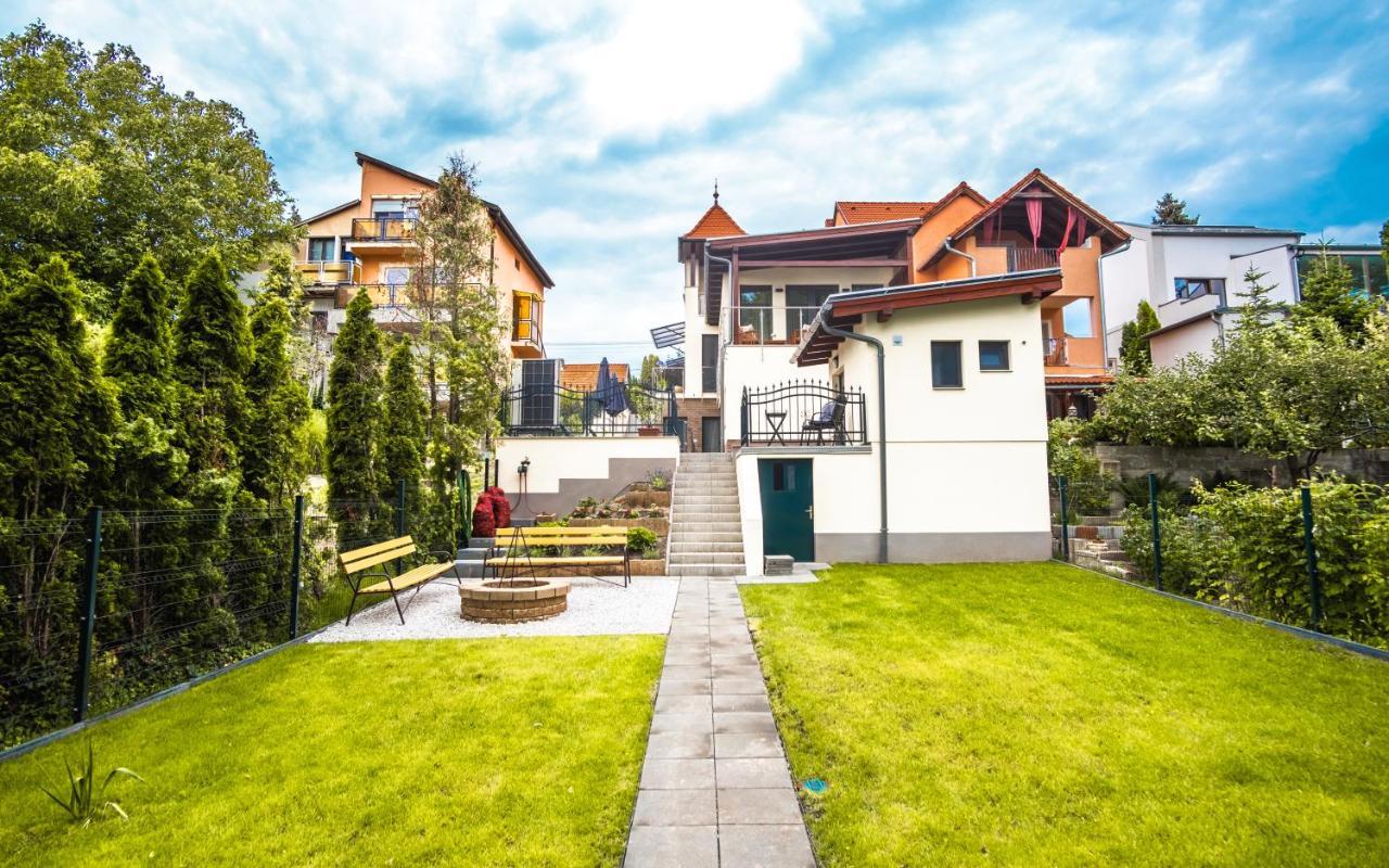 Kiss-Henezi Guest House Keszthely Exterior photo