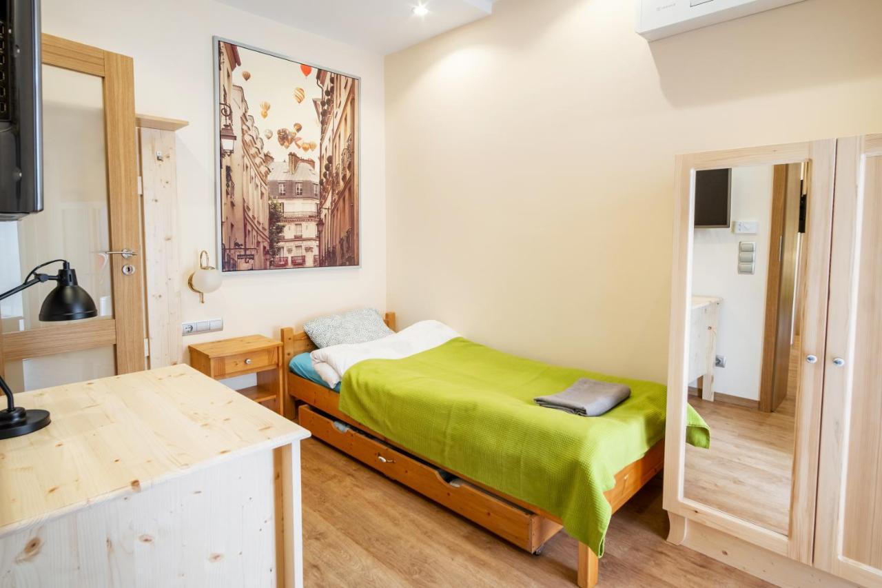 Kiss-Henezi Guest House Keszthely Exterior photo
