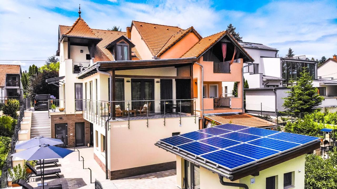 Kiss-Henezi Guest House Keszthely Exterior photo