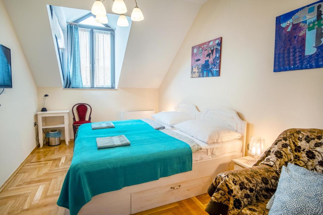Kiss-Henezi Guest House Keszthely Exterior photo