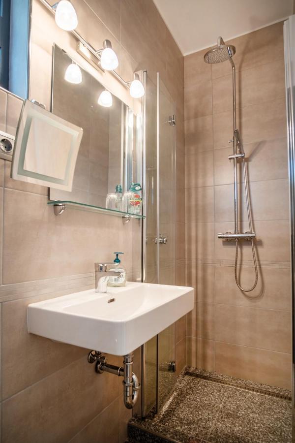 Kiss-Henezi Guest House Keszthely Exterior photo